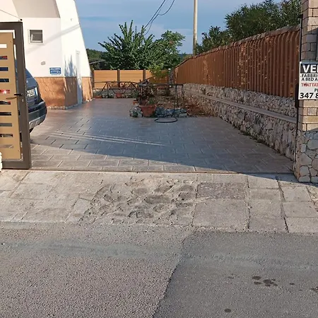 Uria Monolocali Con E Senza Angolo Cottura